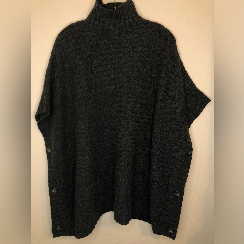 Woman’s Sweater/Shrug